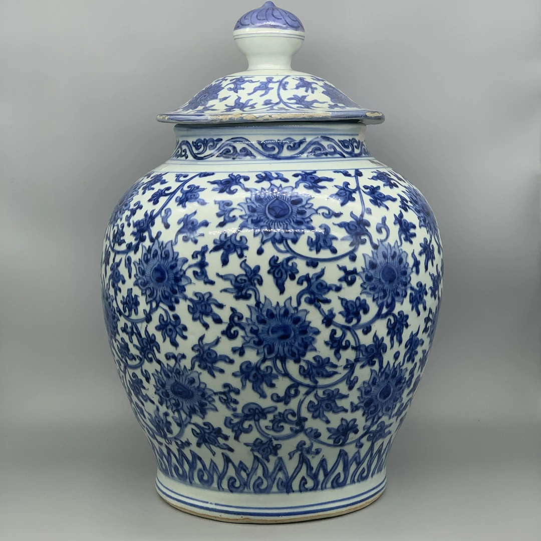42601016*明万历青花缠枝莲纹大罐/瓷器四/江苏省文物总店/J