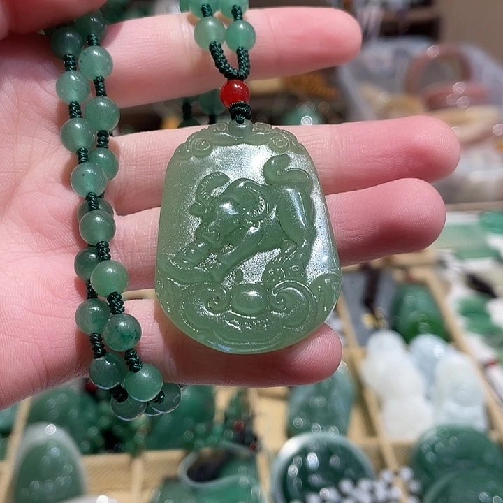 石英质玉未镶嵌颈饰