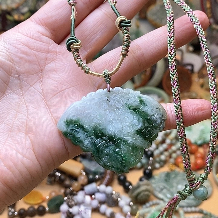 翡翠吊坠(赠链)未镶嵌蝴蝶绳子赠予15