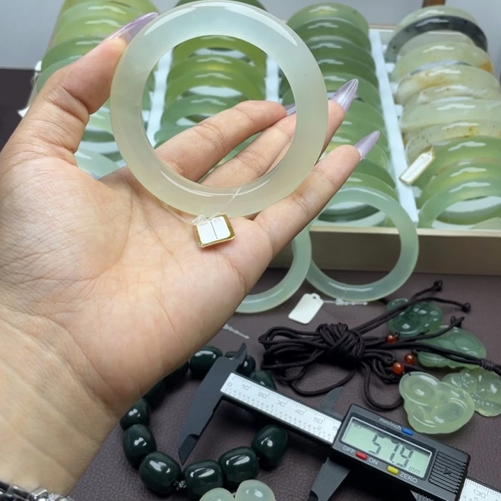 过***天蛇纹石玉合金手镯