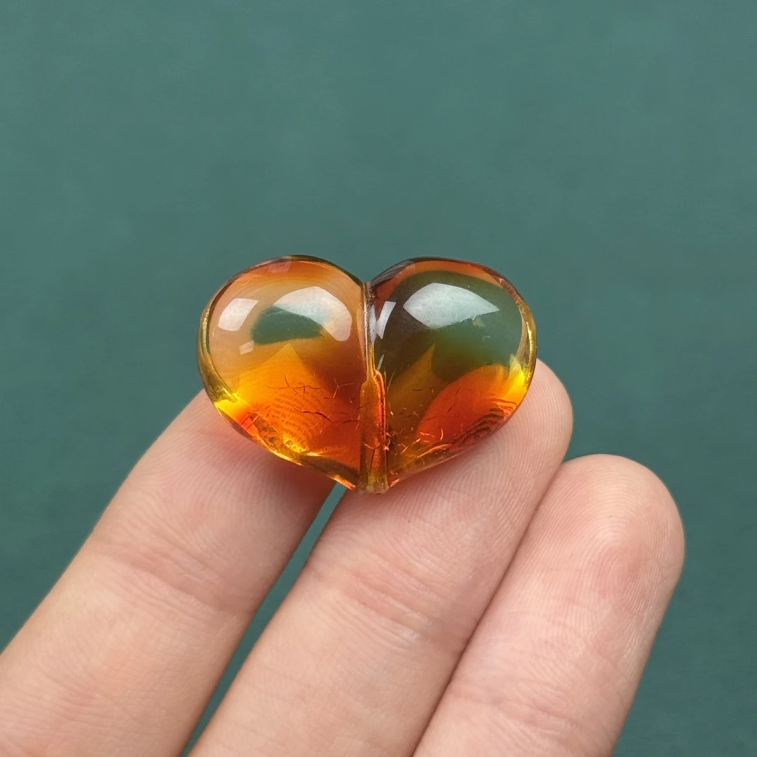 K9902天然原矿蜜蜡 屁桃爱心27*19*11mm 支持鉴定 假一罚十