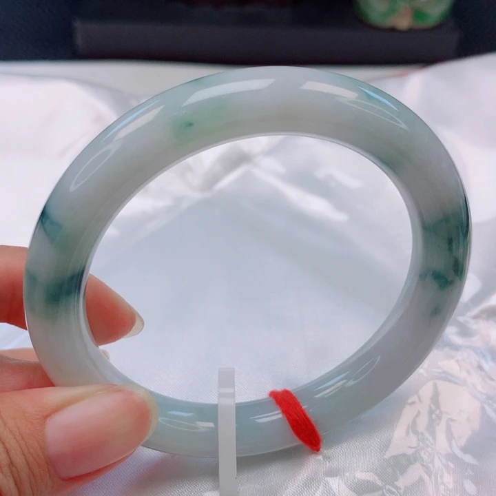 ****未镶嵌手镯（圆镯）翡翠
