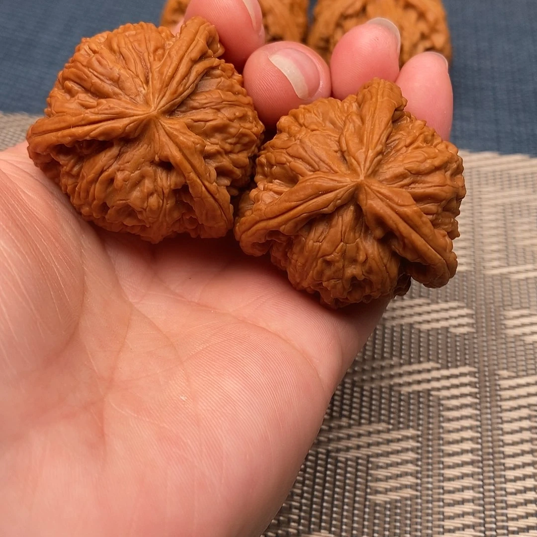 一***息吊坠文玩核桃三棱