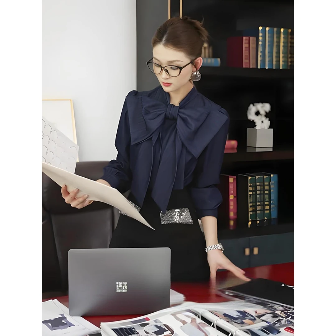 秋季独特超好看绝美上衣轻奢高级感超好看减龄洋气蓝色蝴蝶结衬衫