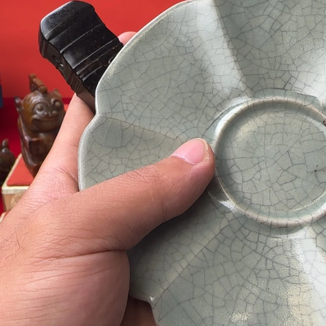 @***青瓷片瓷器上用金色银花雕刻出来装饰出精美瓷器