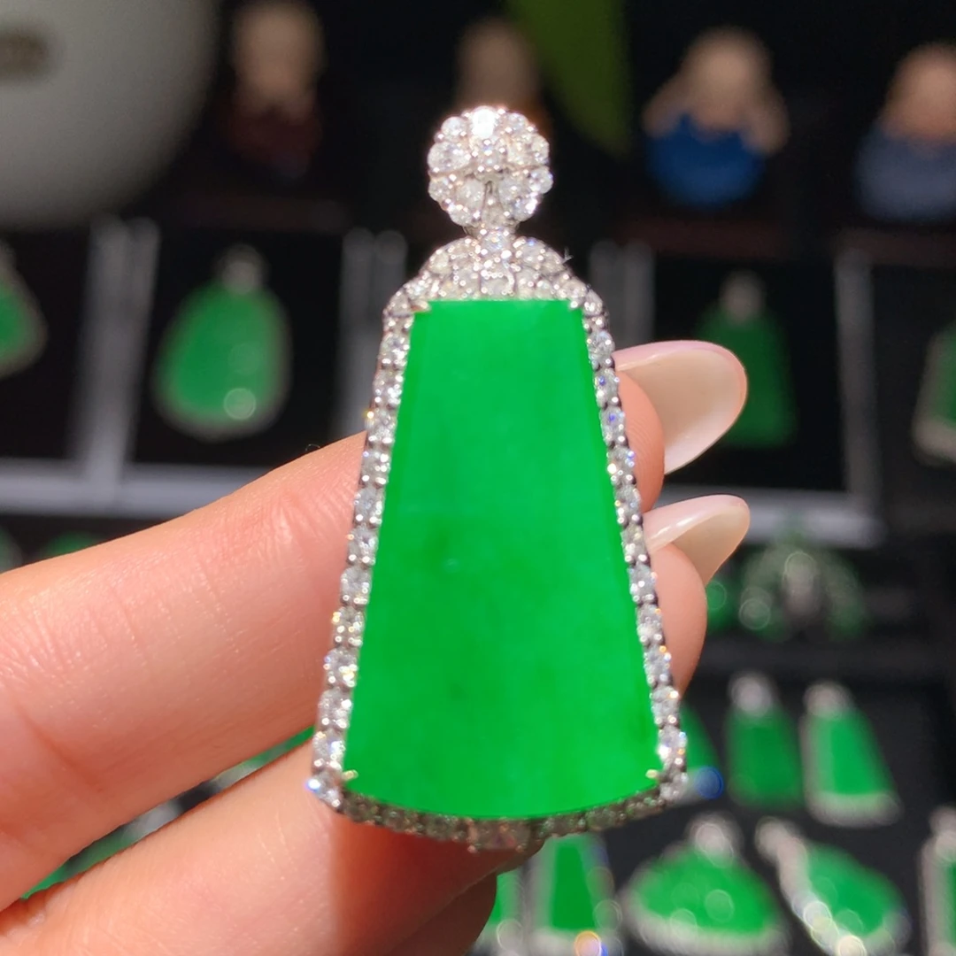 翡翠18K金镶嵌颈饰翡翠