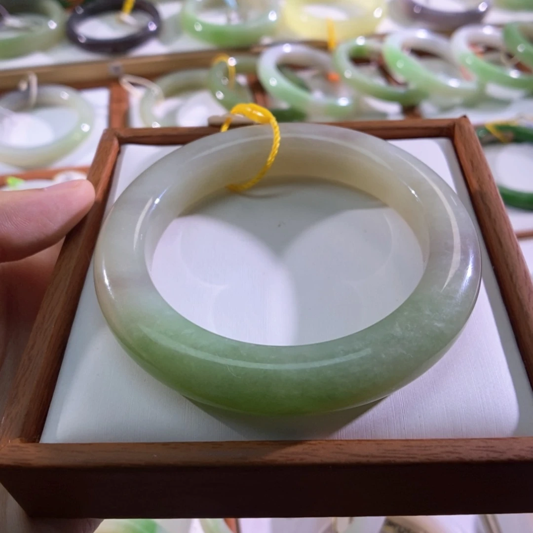 【闪购商品】未镶嵌手镯和田玉（翠青玉）