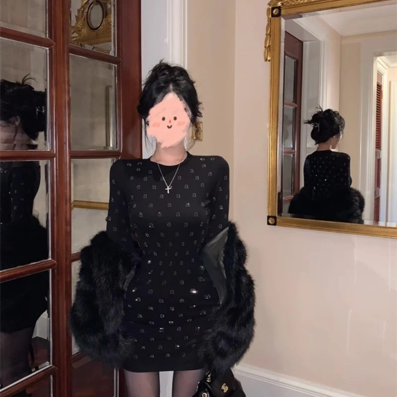 黑色高领性感包臀裙2024秋冬新款法式气质烫钻长袖连衣裙女
