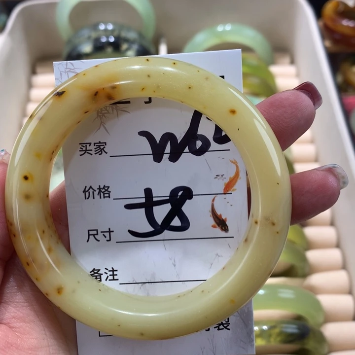 蛇纹石玉手镯未镶嵌?*曦