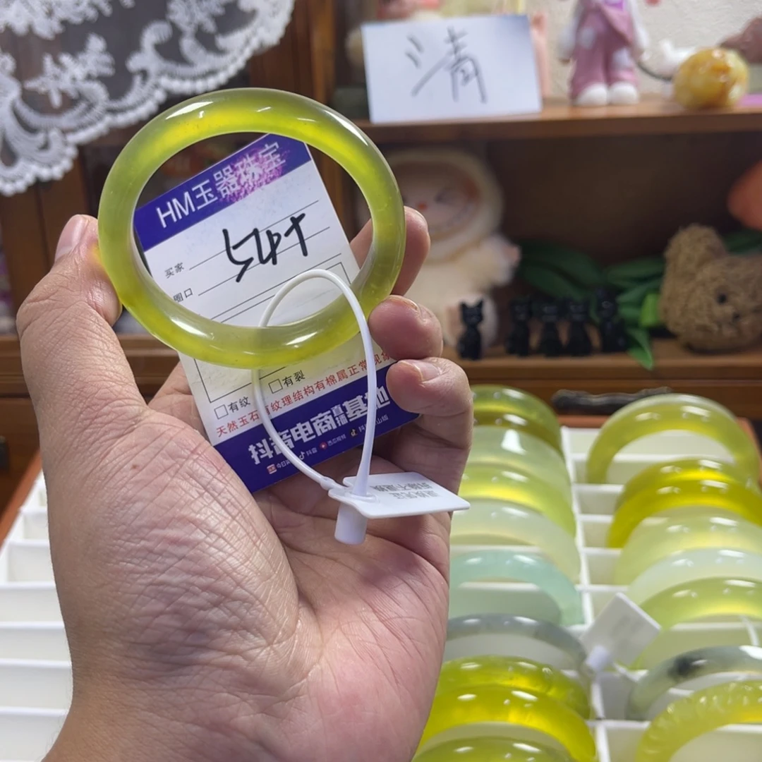 蛇纹石玉未镶嵌手镯300