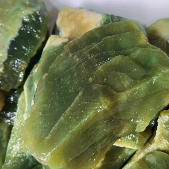 岫玉未镶嵌原料多样性发货，其中之一，以实物为主