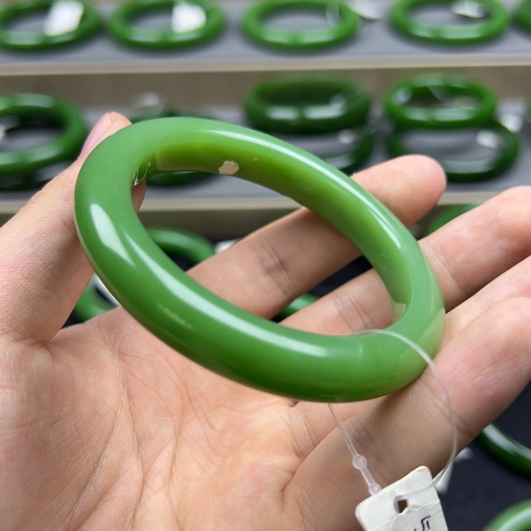 和田玉（碧玉）未镶嵌手镯