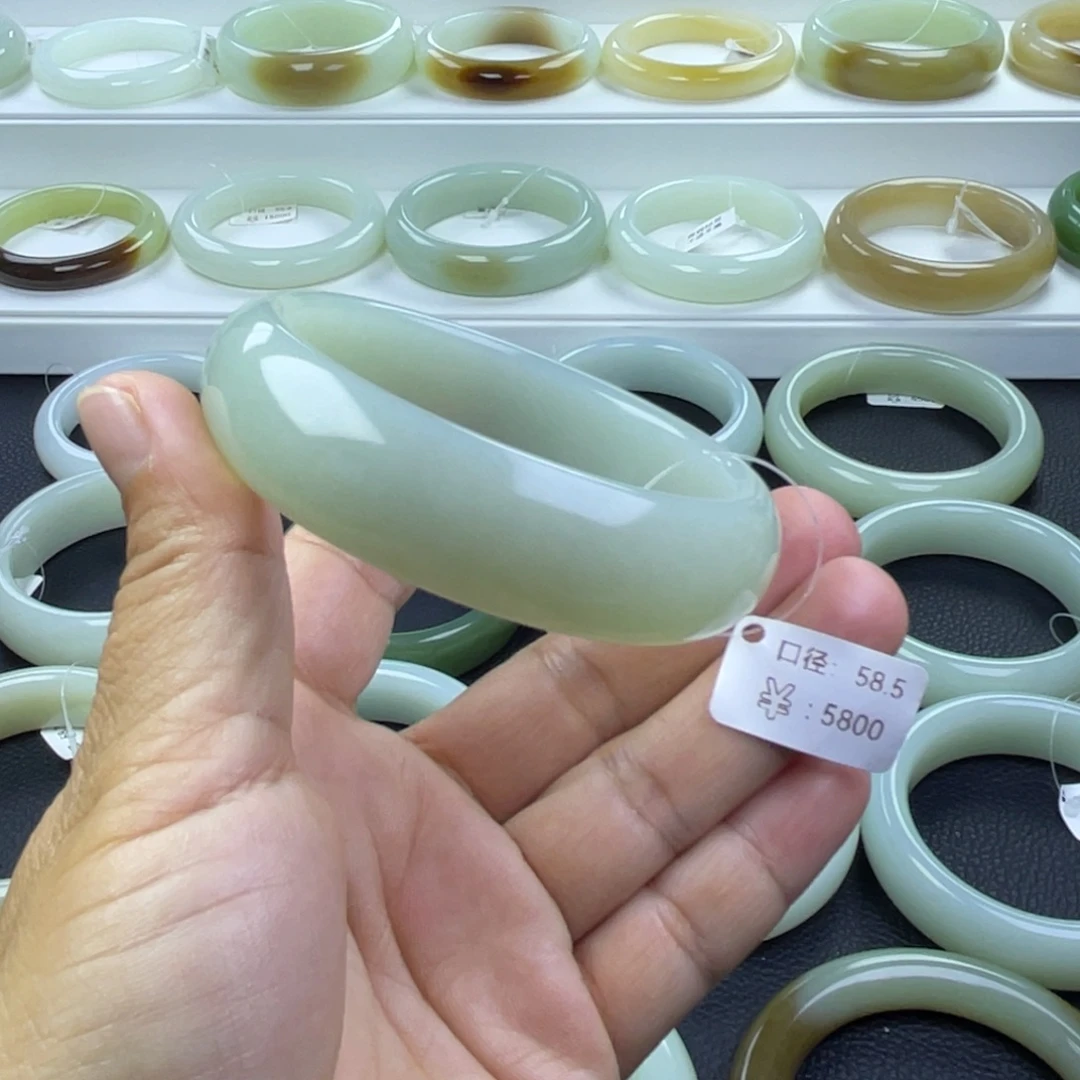 和田玉未镶嵌手镯