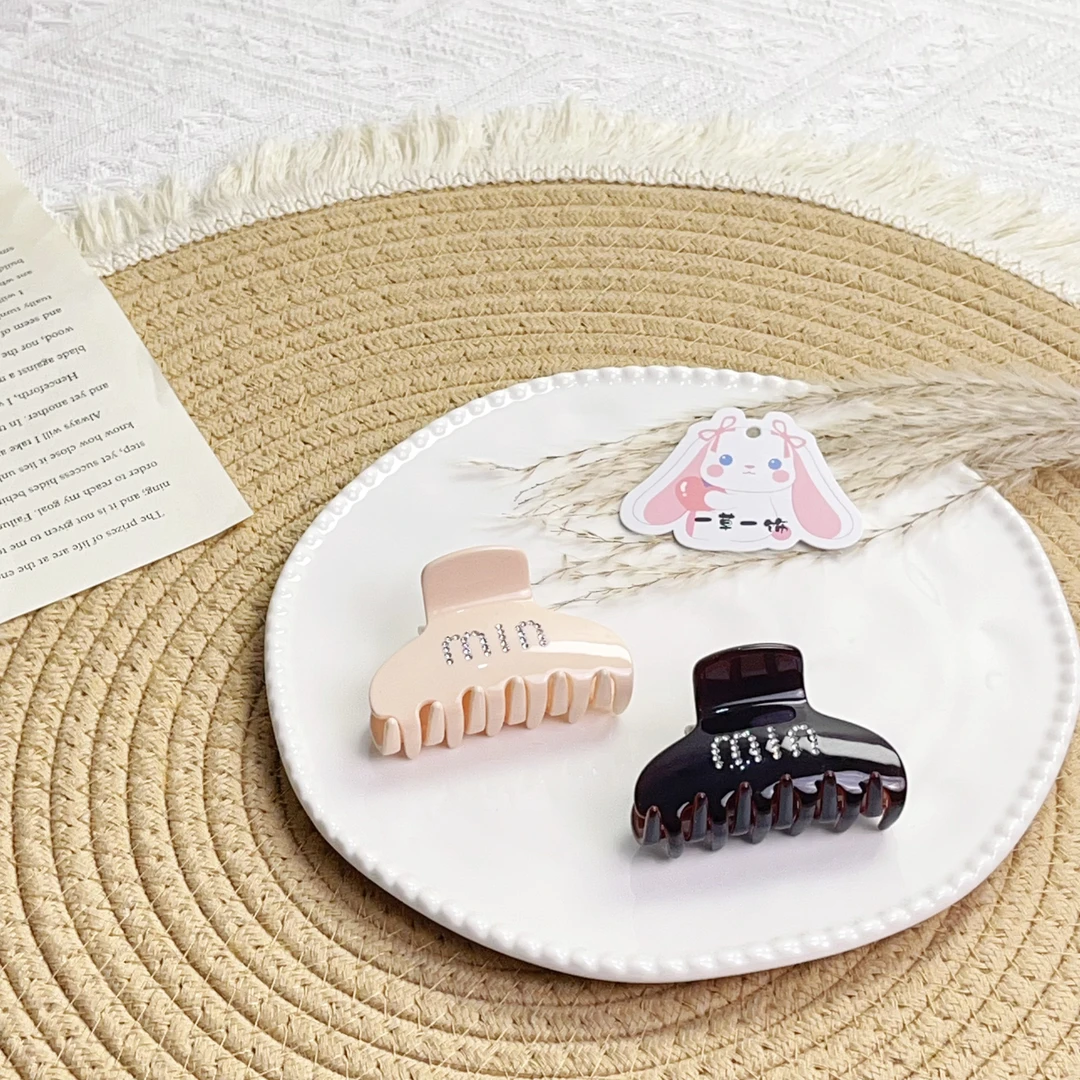「Miu系」韩系ins春夏高质感镶钻抓夹醋酸鲨鱼夹字母侧边夹半扎抓夹