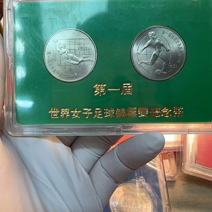 其他普通金属女足纪念币人行盒