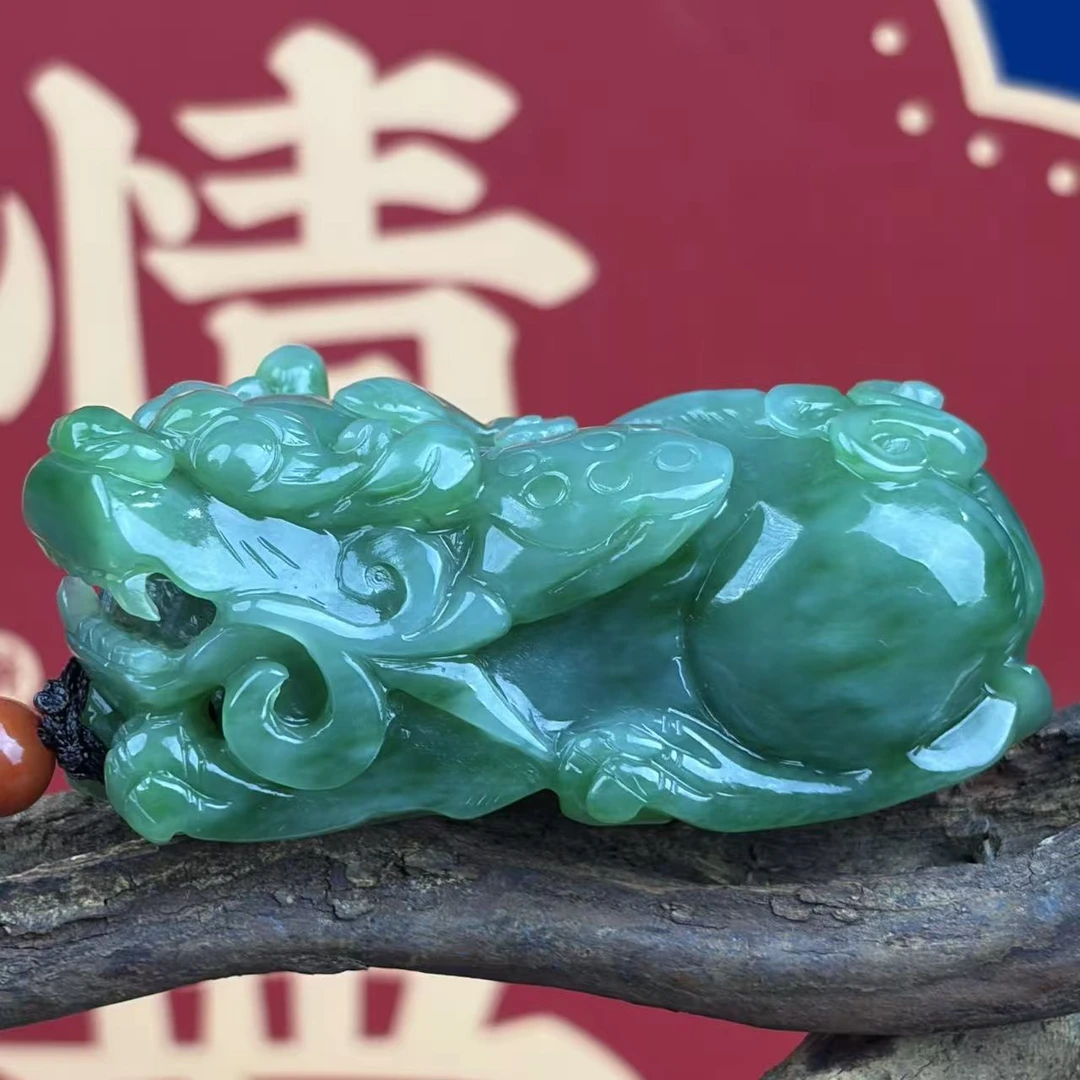 貔貅碧绿挂件A022