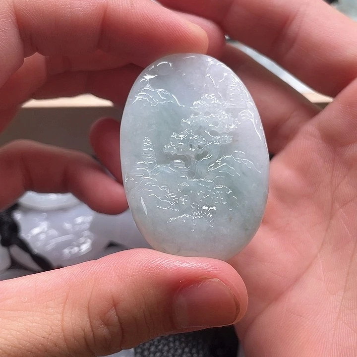 颈饰未镶嵌翡翠书*月翡翠