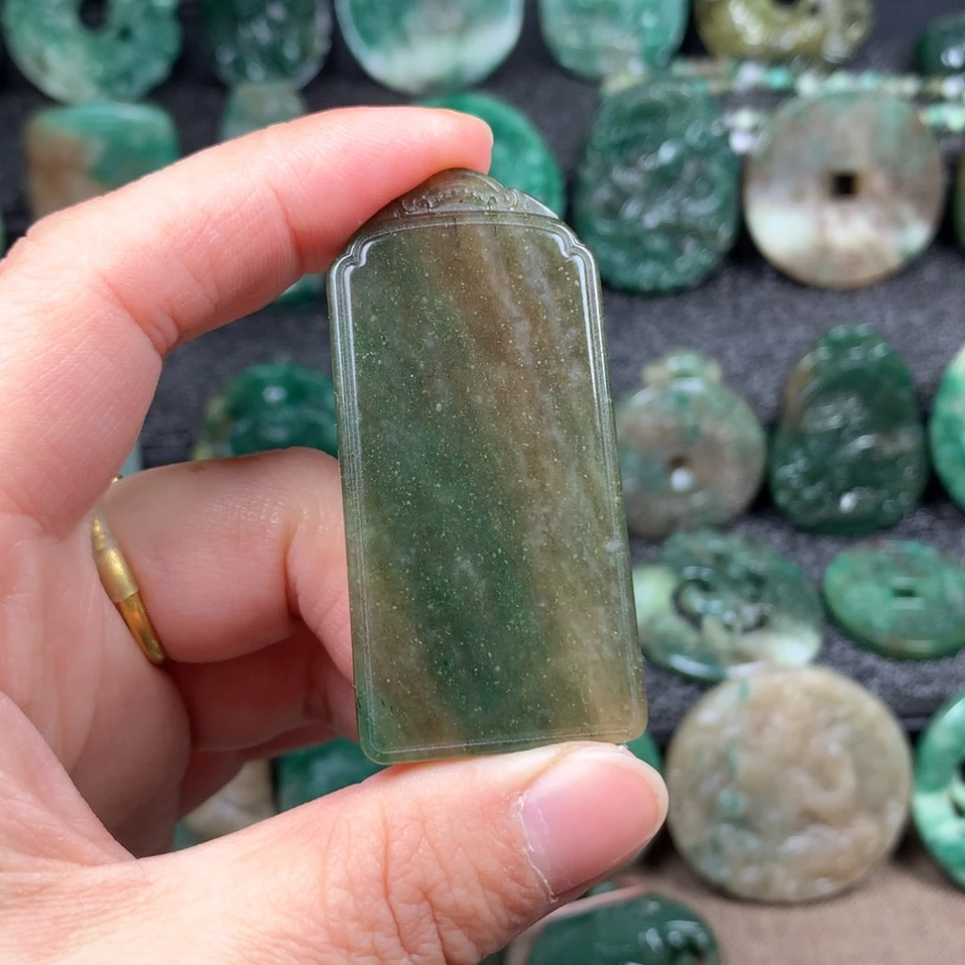 独山玉未镶嵌颈饰