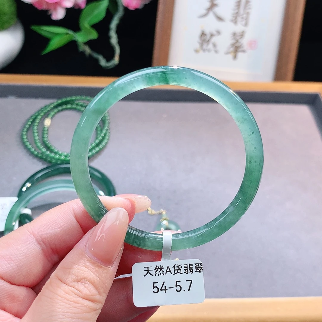 未镶嵌手镯（圆镯）翡翠