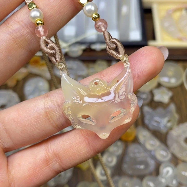 玛瑙/玉髓未镶嵌颈饰狐狸面具