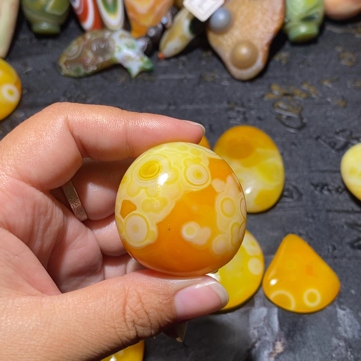 颈饰未镶嵌石英质玉