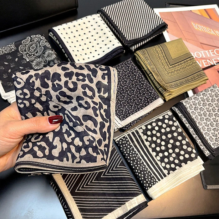 中古风桑蚕丝围巾真丝护颈印花女士丝巾小方巾显白领巾复古风围脖