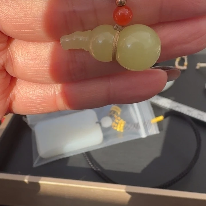 浆***津和田玉未镶嵌颈饰