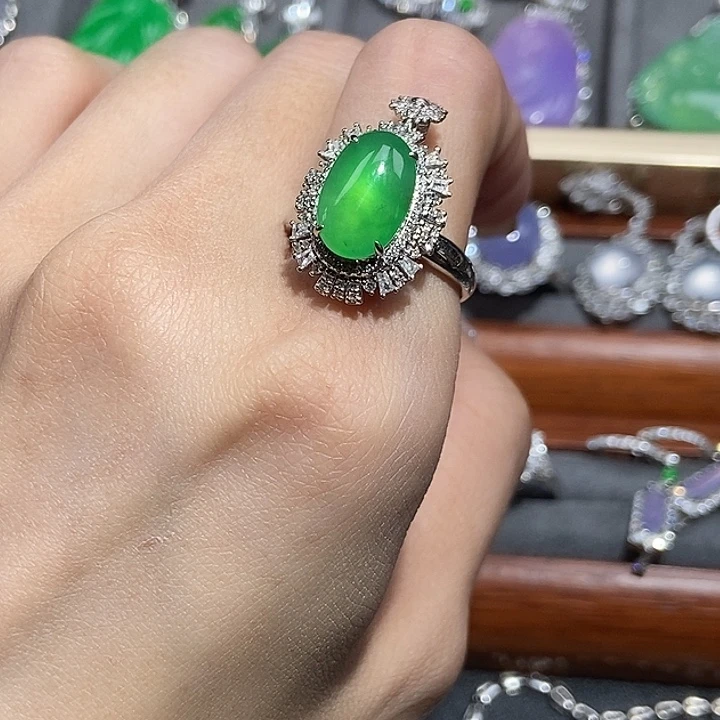 颈饰18K金镶嵌翡翠