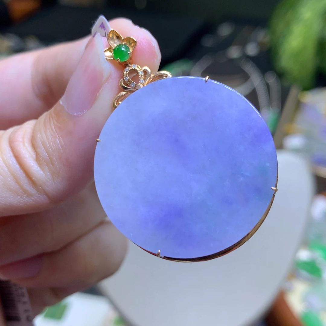 颈饰18K金镶嵌翡翠