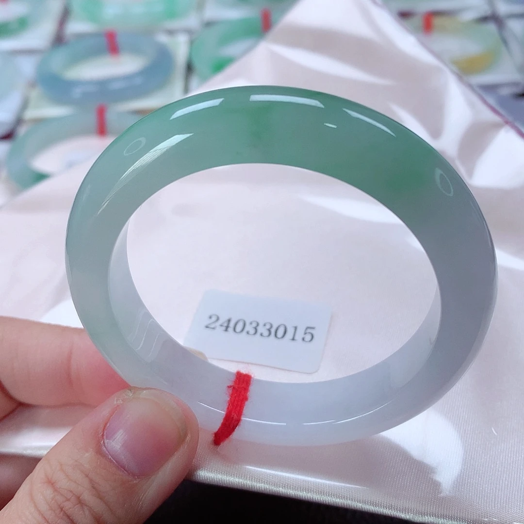 翡翠手镯未镶嵌天然A货翡翠