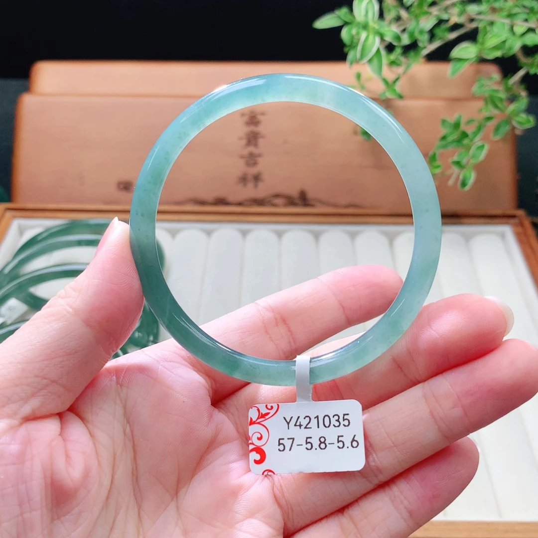 未镶嵌手镯（圆镯）翡翠