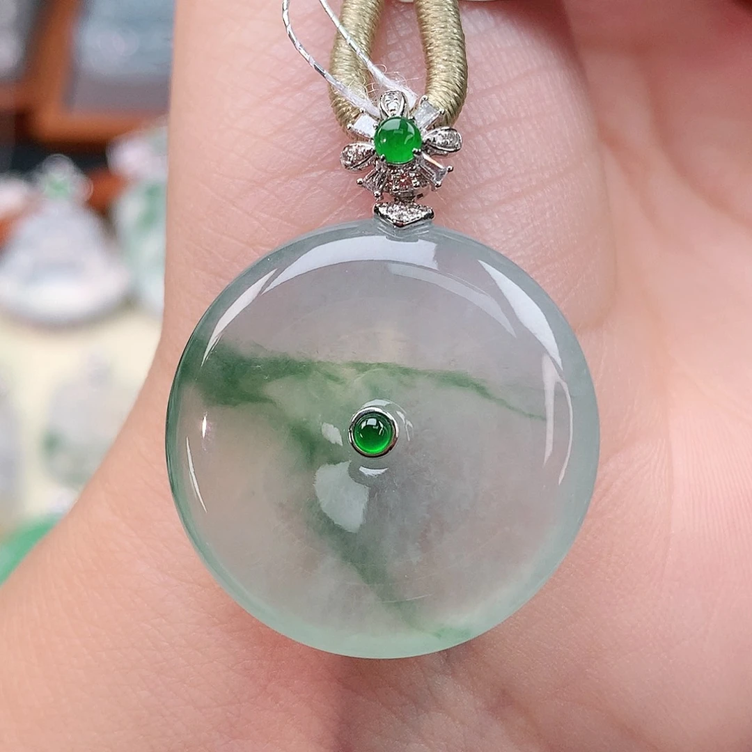 颈饰18K金镶嵌翡翠扣