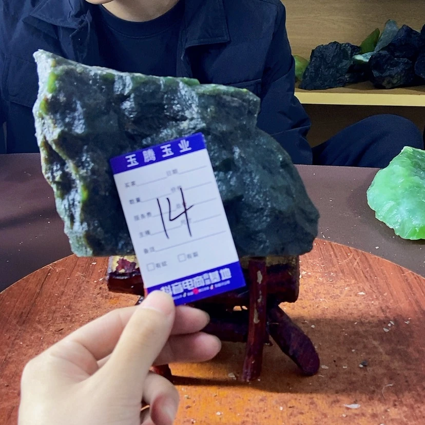 【闪购商品】蛇纹石玉蛇纹石玉未镶嵌朶****麟