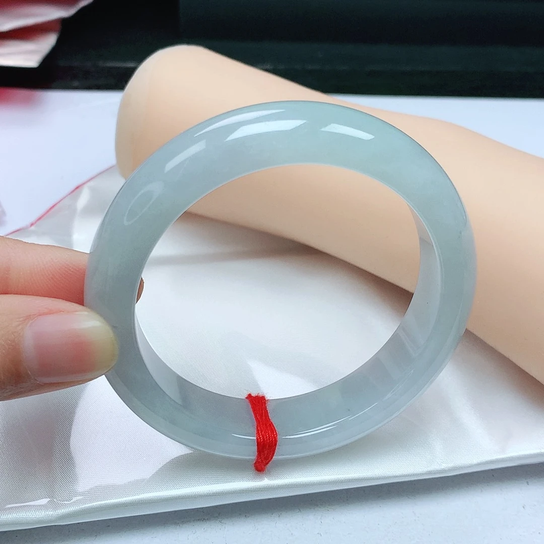 翡翠手镯未镶嵌正5556