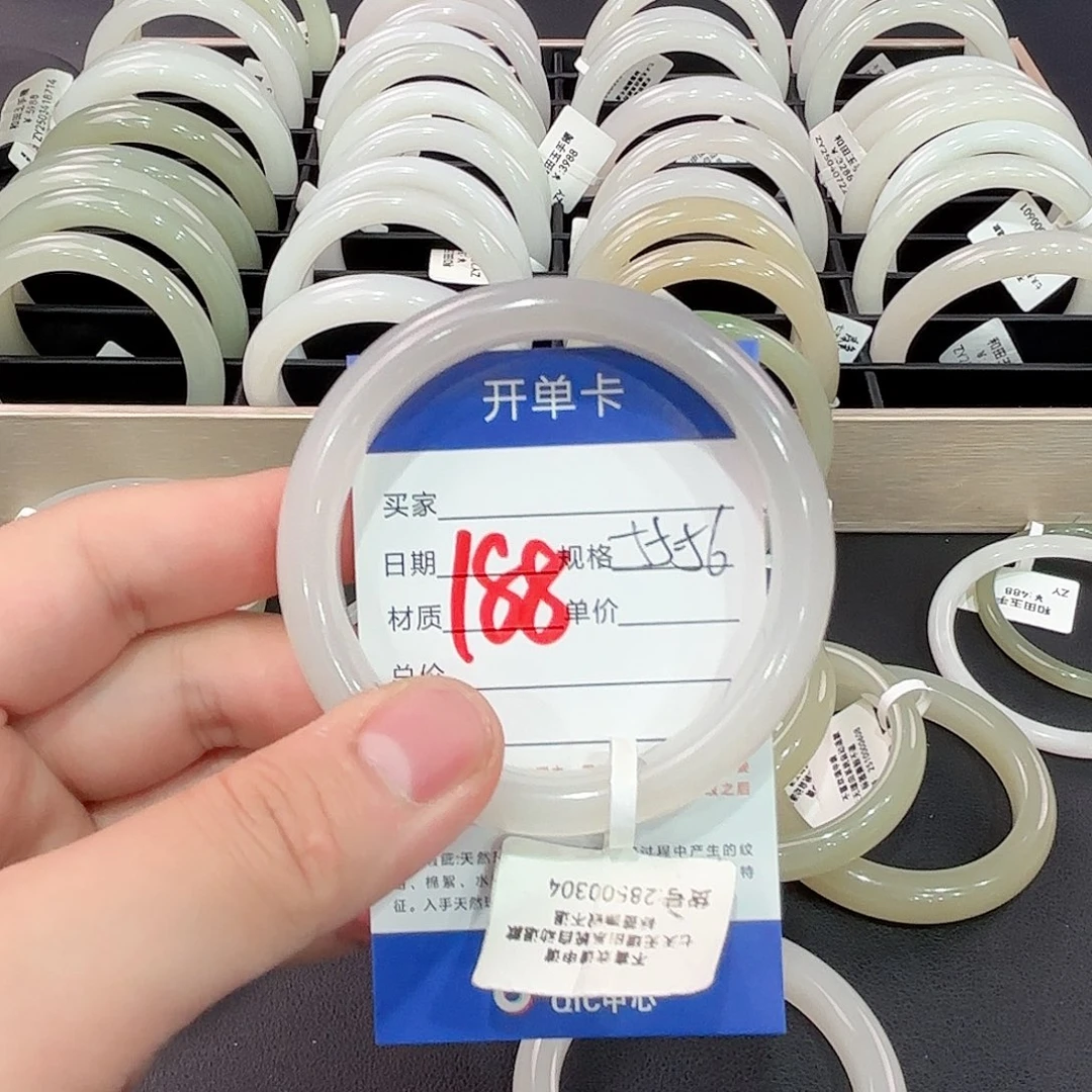 和田玉手镯未镶嵌上***A