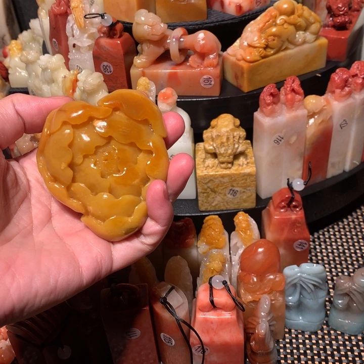 寿山石印石手把件