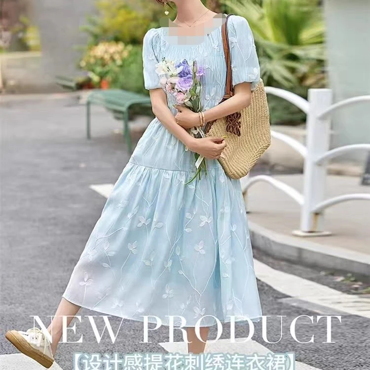 85125温柔甜美刺绣泡泡袖圆领收腰气质显瘦度假风连衣裙