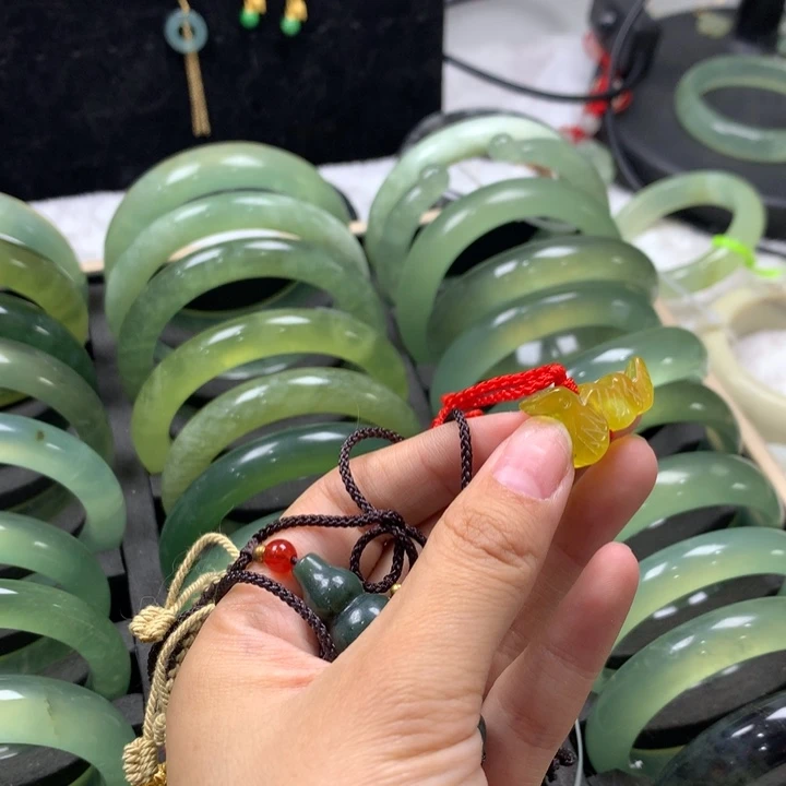 未镶嵌蛇纹石玉手镯