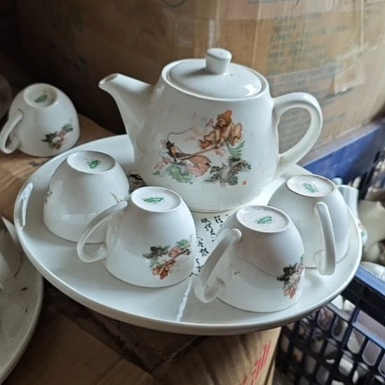 库存微瑕三打白骨精多孔茶壶一套