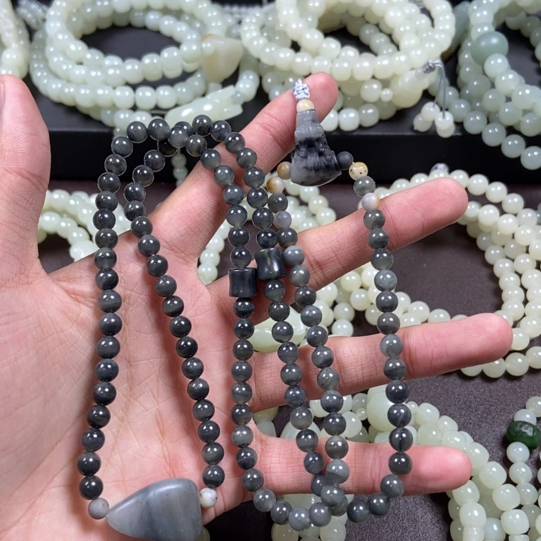 ****和田玉未镶嵌把件