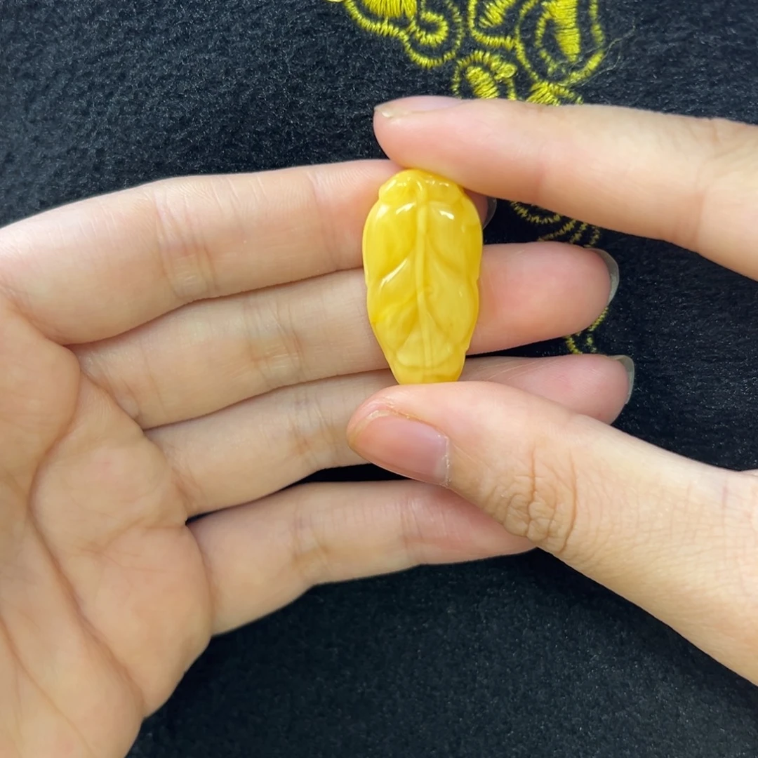 未镶嵌琥珀珠宝奇石