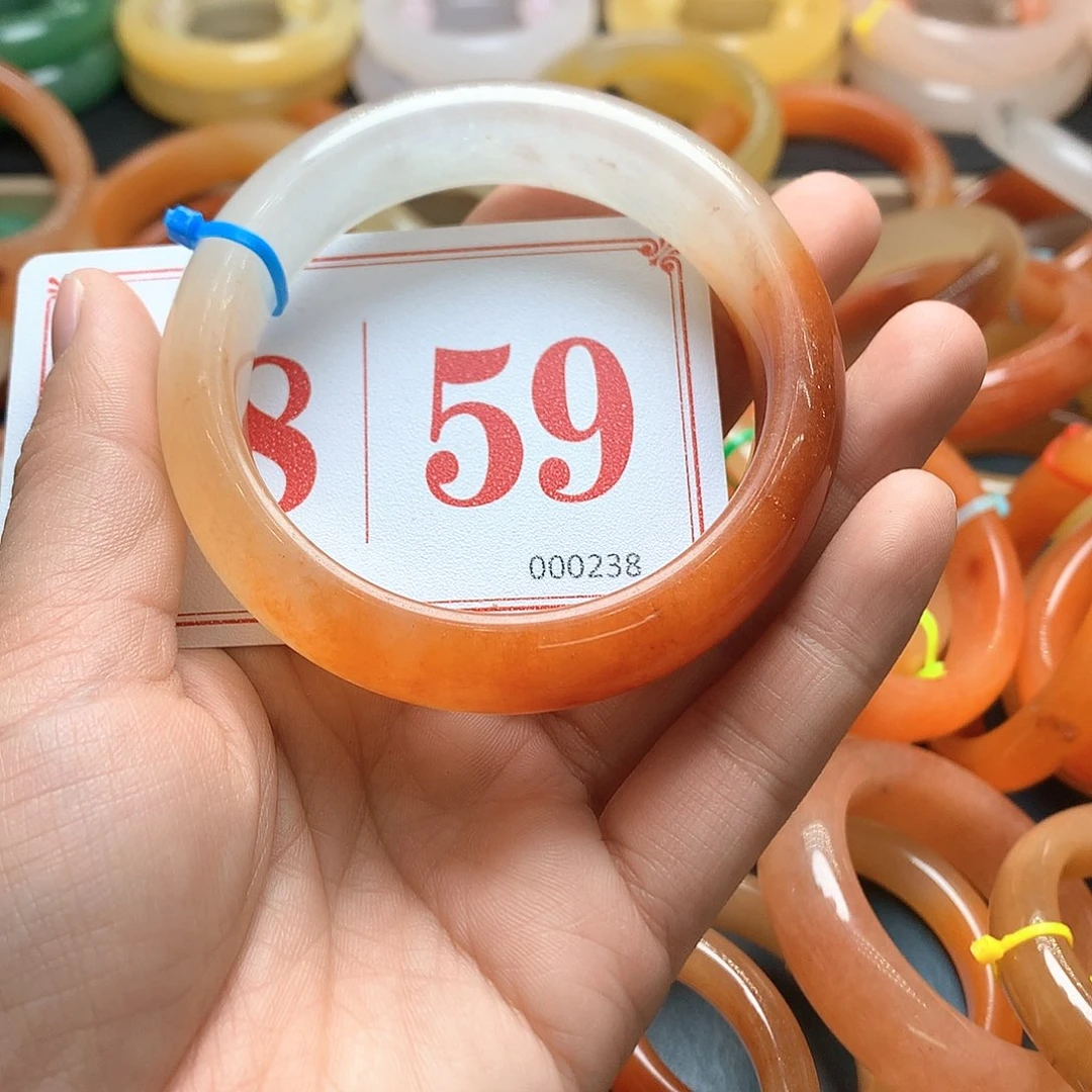 未镶嵌石英质玉（黄龙玉）手镯