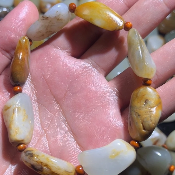 和田玉未镶嵌手串