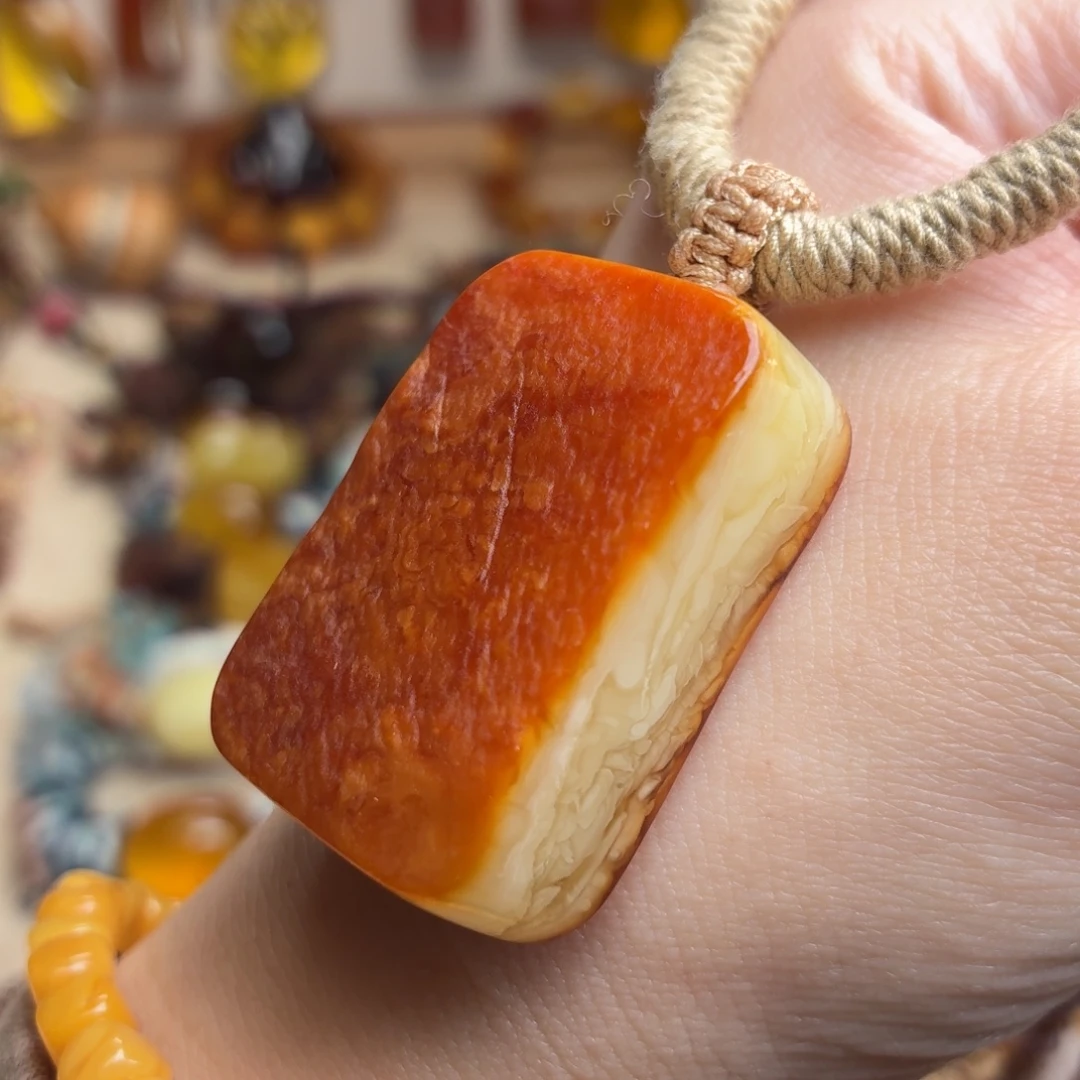 琥珀未镶嵌颈饰白蜡千层