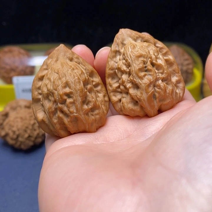 文玩核桃把件34赤龙鸡心