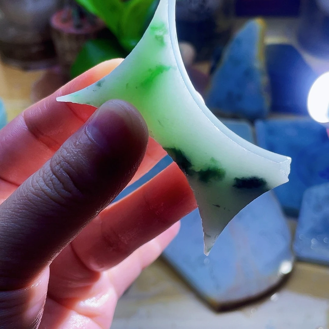 翡翠未镶嵌颈饰毛料6