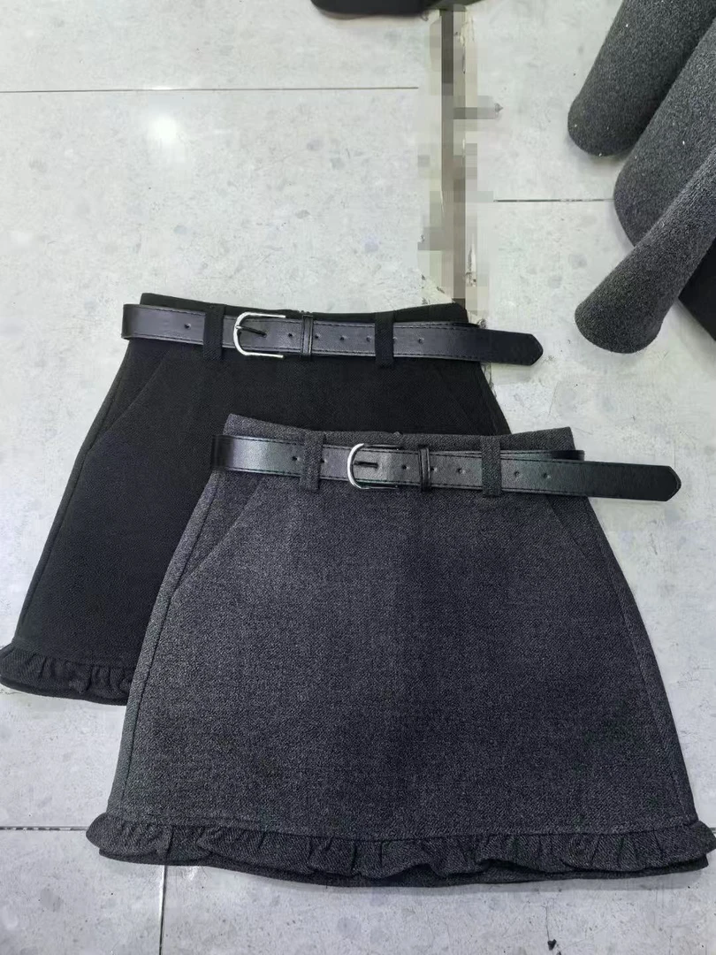 2024年秋冬韩版小众花边拼接A字版高腰显瘦毛呢裙