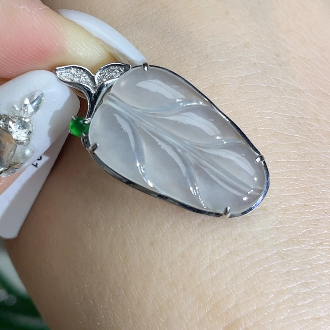 翡翠18K金镶嵌颈饰回流