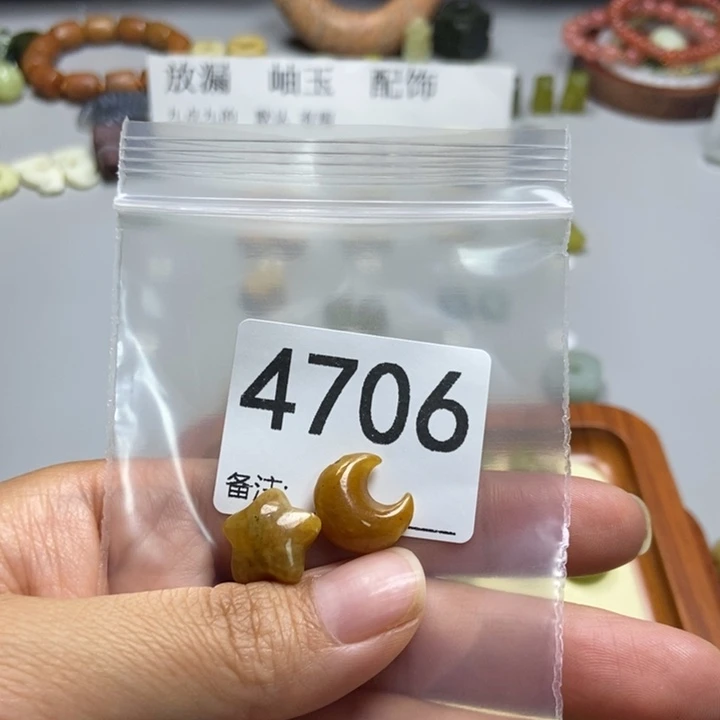 摆***摆未镶嵌蛇纹石玉颈饰