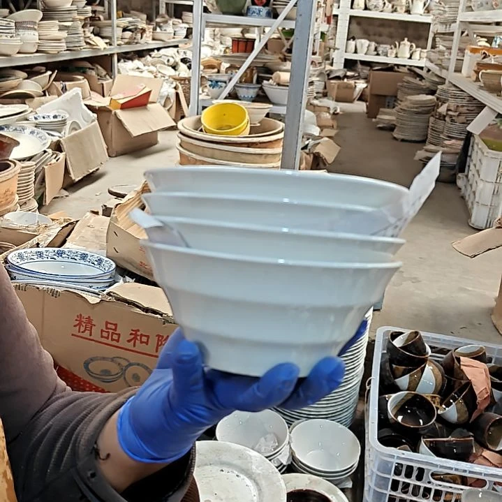 摆件盘子碗茶壶啥都有